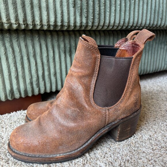 Frye Sabrina Chelsea Leather Ankle Booties Distressed Brown - Picture 2 of 7